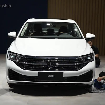 VW Sagitar 300TSI DSG Excellence Edition Veículo compacto a gasolina de 5 lugares Design elegante