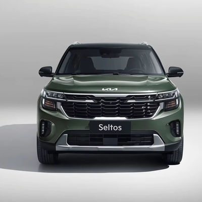 Kia Seltos 2023 acessível com suspensão traseira multi-link e freio de estacionamento elétrico