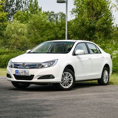Carro elétrico SUV Carro de segunda mão BYD Série E5 480KM Base de rodas 2660 Velocidade máxima 130km/h