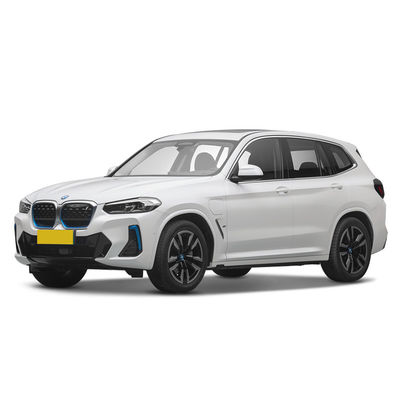 Carro elétrico iX3 de 2022 com capacidade de bateria de 80kWh com motor único e alcance de 500KM